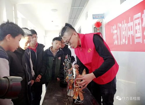 石拐区文联组织文艺志愿者开展“我们的中国梦——文化进万家、进校园”文化艺术交流活动