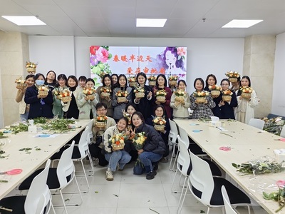 天心区行政审批服务局举办“春暖半边天，爱在审批局”职工花艺沙龙，以花为媒凝聚团队力量