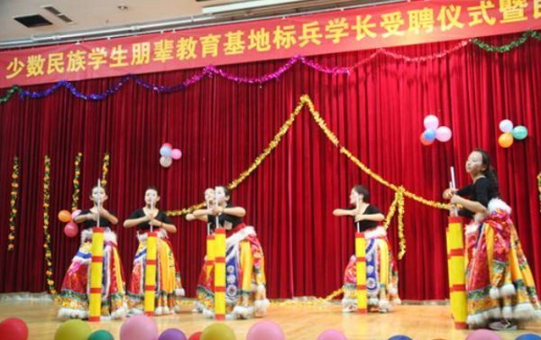 朋辈教育 文化艺术交流活动的组织与实践